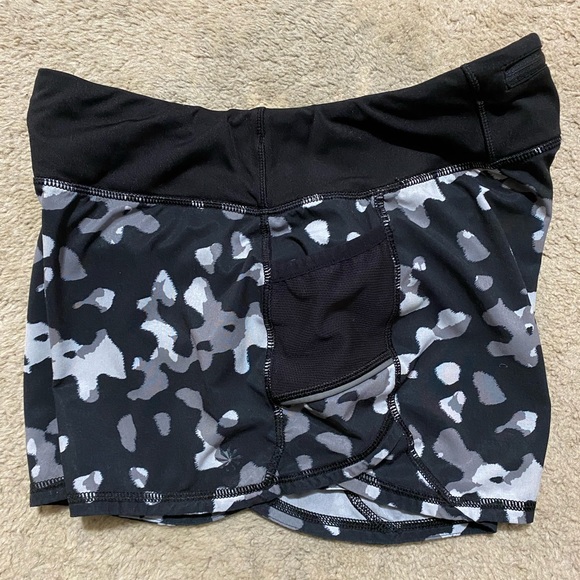 Athleta Ready Set Go Shorts - Picture 3 of 3